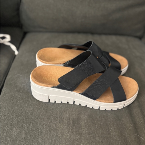 Vionic Platform Sandals - Picture 3 of 3